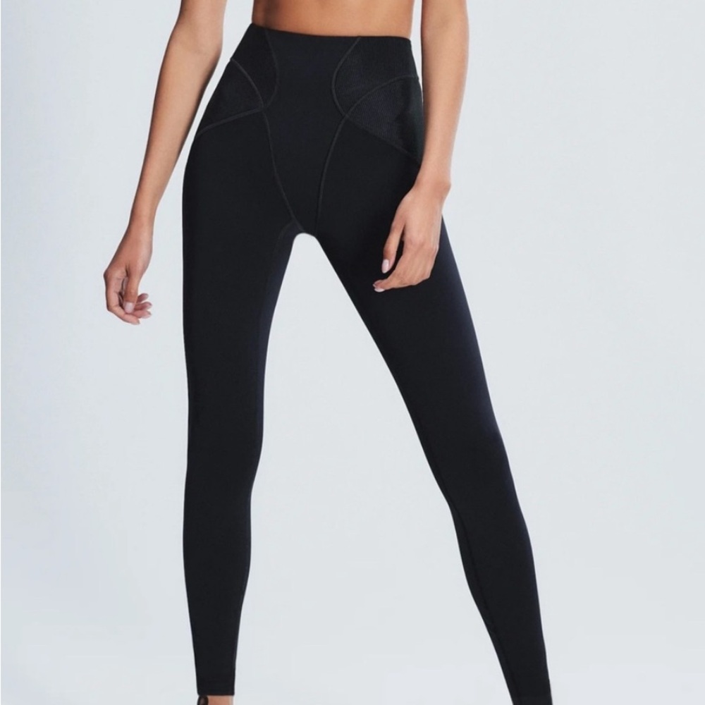 NWT SAVAGE X FENTY Women's Black High-Waisted Leggings - Picture 2 of 10